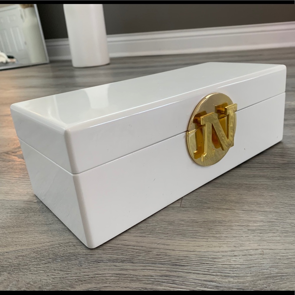 White jewelry box !